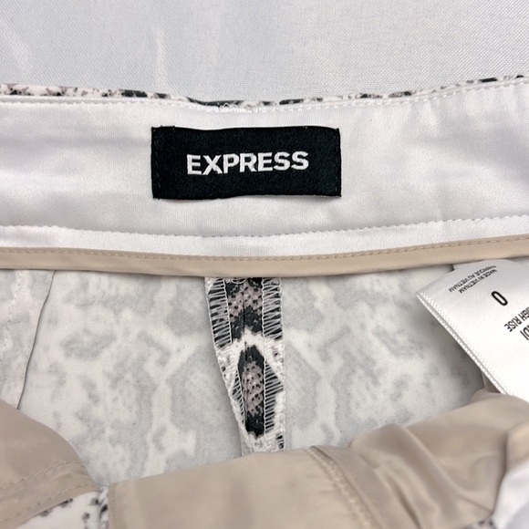 🐍 Express Shortie High Rise Stretch Snake Skin Print Shorts - Picture 4 of 5